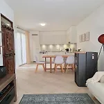 Borgo Di Appartamento *